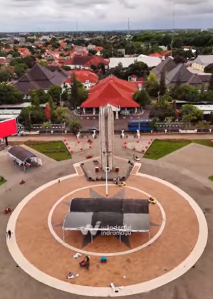 Pemandangan Alun alun Indramayu tanpa patung soekarno - Hatta